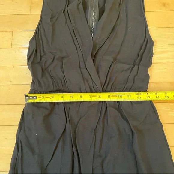 Alice + Olivia Romper Women’s Size 2 Black Zip Up Back V Neck Flowy - Picture 11 of 14
